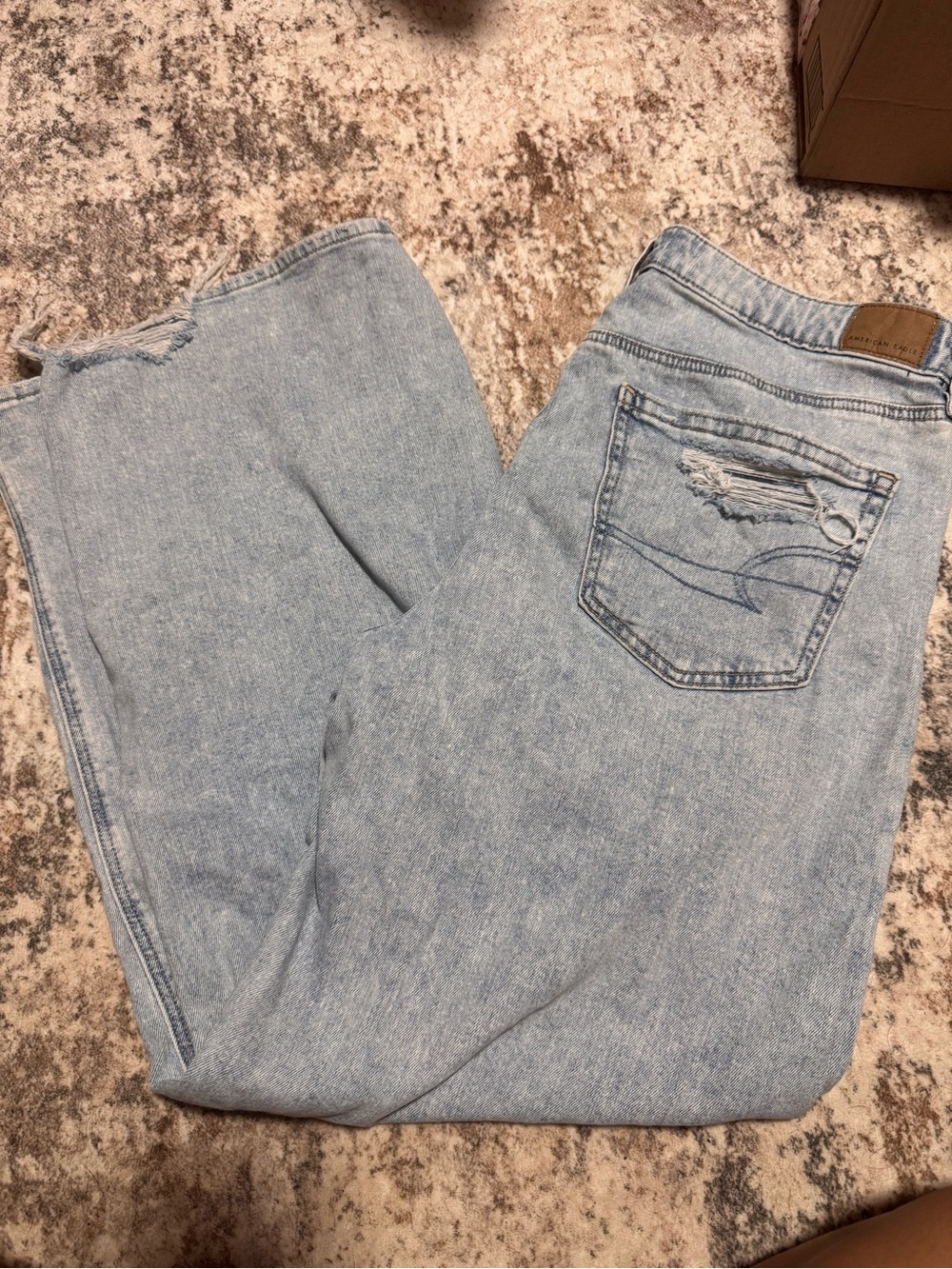 American Eagle Outfitters Light Wash Relaxed Fit Women’s Jeans